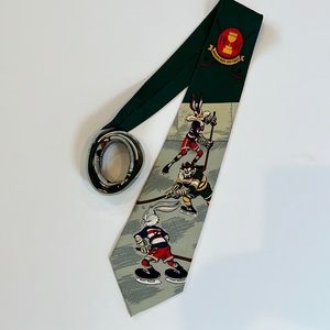 Warner Bros. mens tie silk ice hockey Wile E Coyote Bugs Bunny Taz vintage 1993